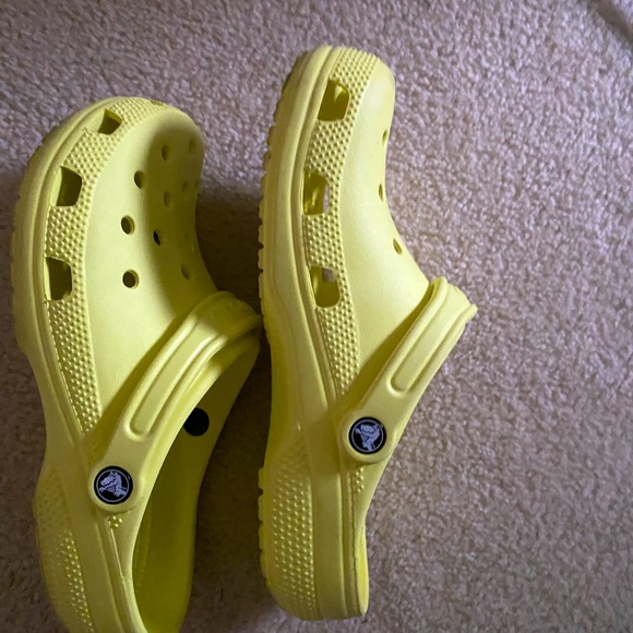 unisex crocs neon green/yellow! men’s 8 women’s 10 slightly worn newer condition - Picture 3 of 3